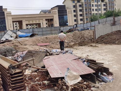 山東濱州城建集團(tuán)施工現(xiàn)場(chǎng)隱患頻現(xiàn) 塵土飛揚(yáng)與工人零防護(hù)問題亟待治理